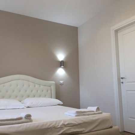 B&B Purple Italy Фьюмичино Экстерьер фото