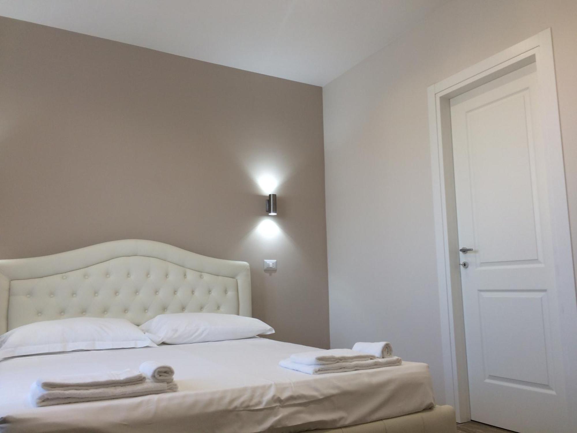 B&B Purple Italy Фьюмичино Экстерьер фото